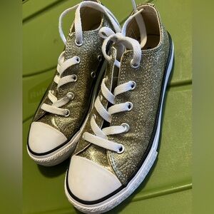 Converse Chuck Taylor All Star Girls’s Gold Glitter low-top sneakers in Size 1